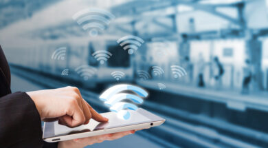 Businesswoman,Connecting,To,Wifi