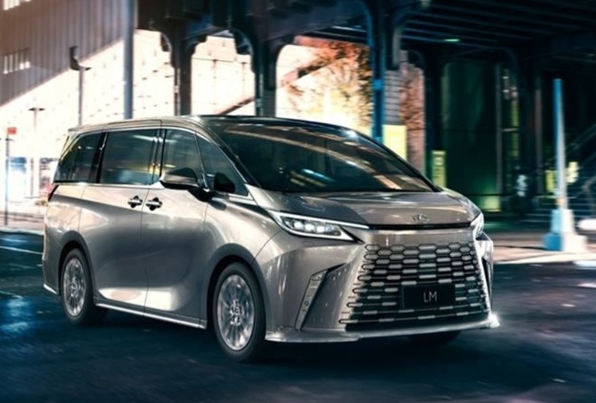 Lexus LM: Έρχεται από το φθινόπωρο, ένα van πολυτελείας