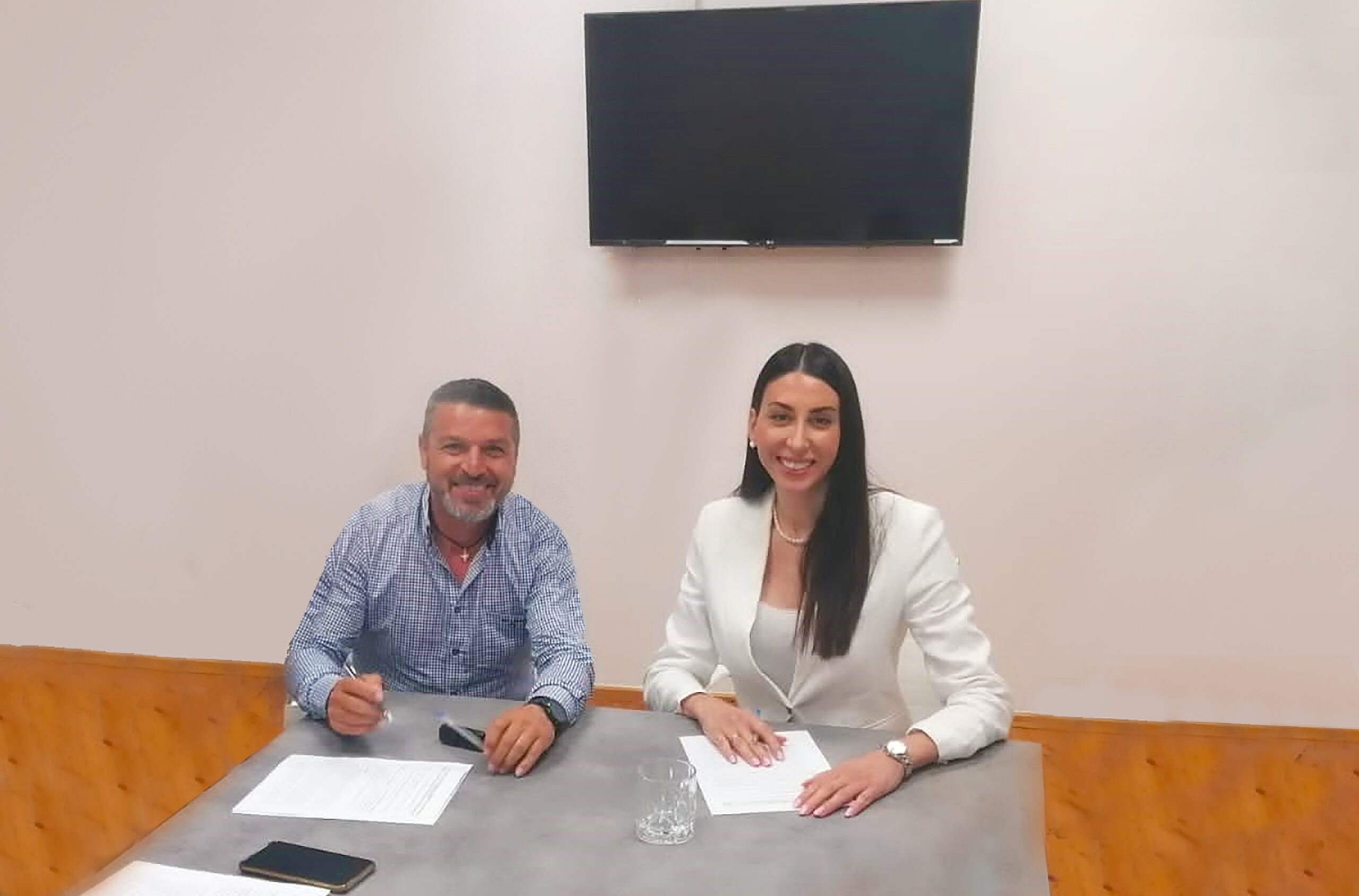 NeoTextil &Recycom: Στρατηγική συνεργασία για την ανακύκλωση ενδυμάτων