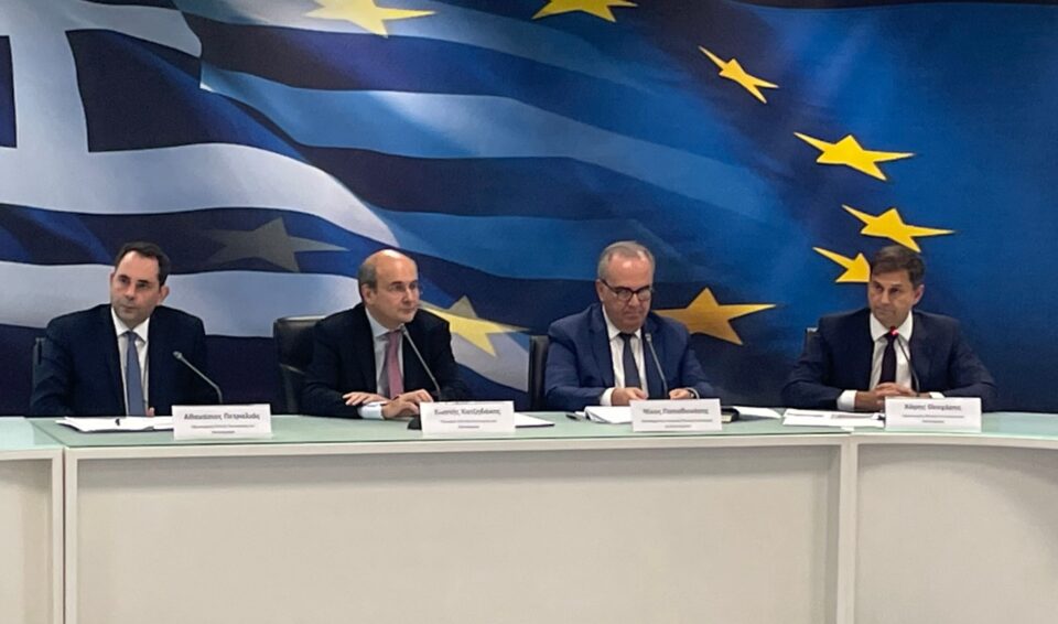 Πώς πραγματοποιείται αύξηση αποδοχών στο Δημόσιο για πρώτη φορά μετά από 14 χρόνια