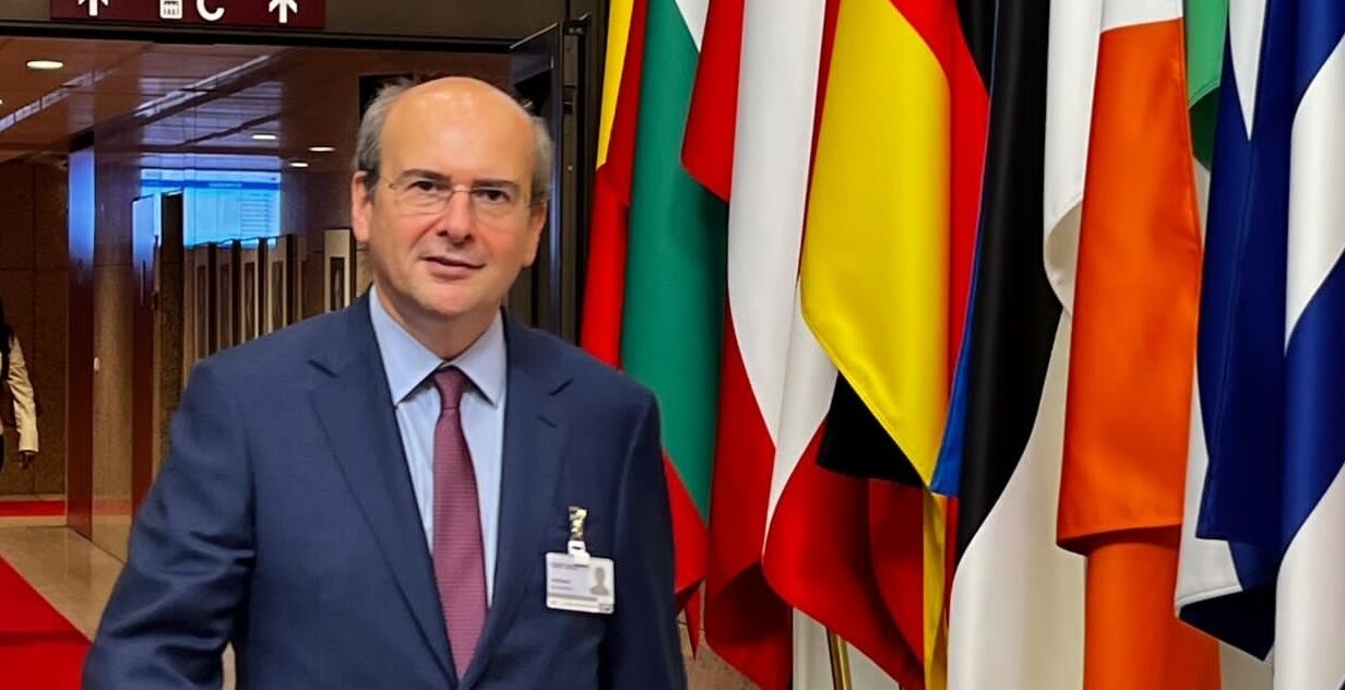 Πως ο αμερικανικός οίκος Moody’s, προχώρησε σε διπλή αναβάθμιση στη Ba1 με σταθερές προοπτικές;