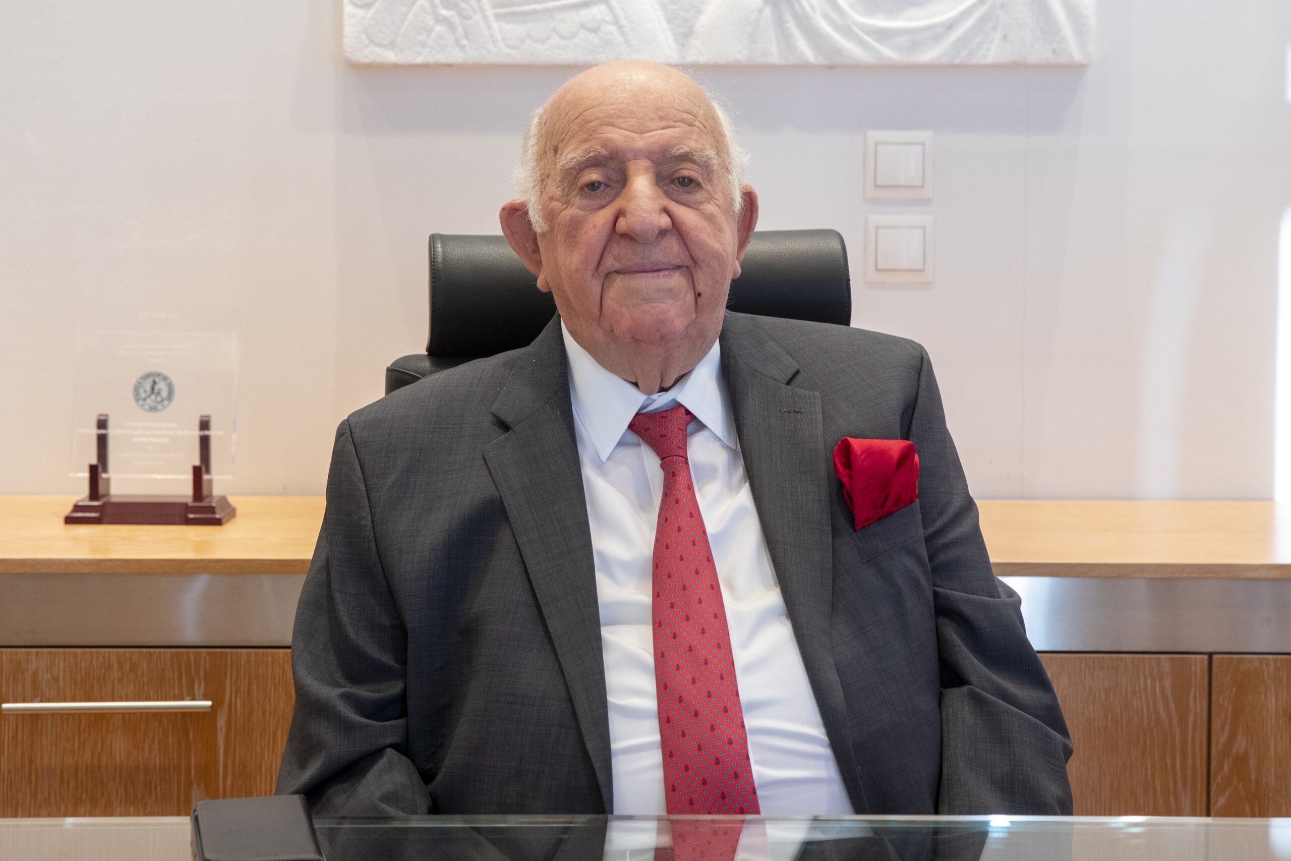 Σταύρος Δέμος: Διακρίθηκε ως Πρωτεργάτης της Ελληνικής Φαρμακοβιομηχανίας