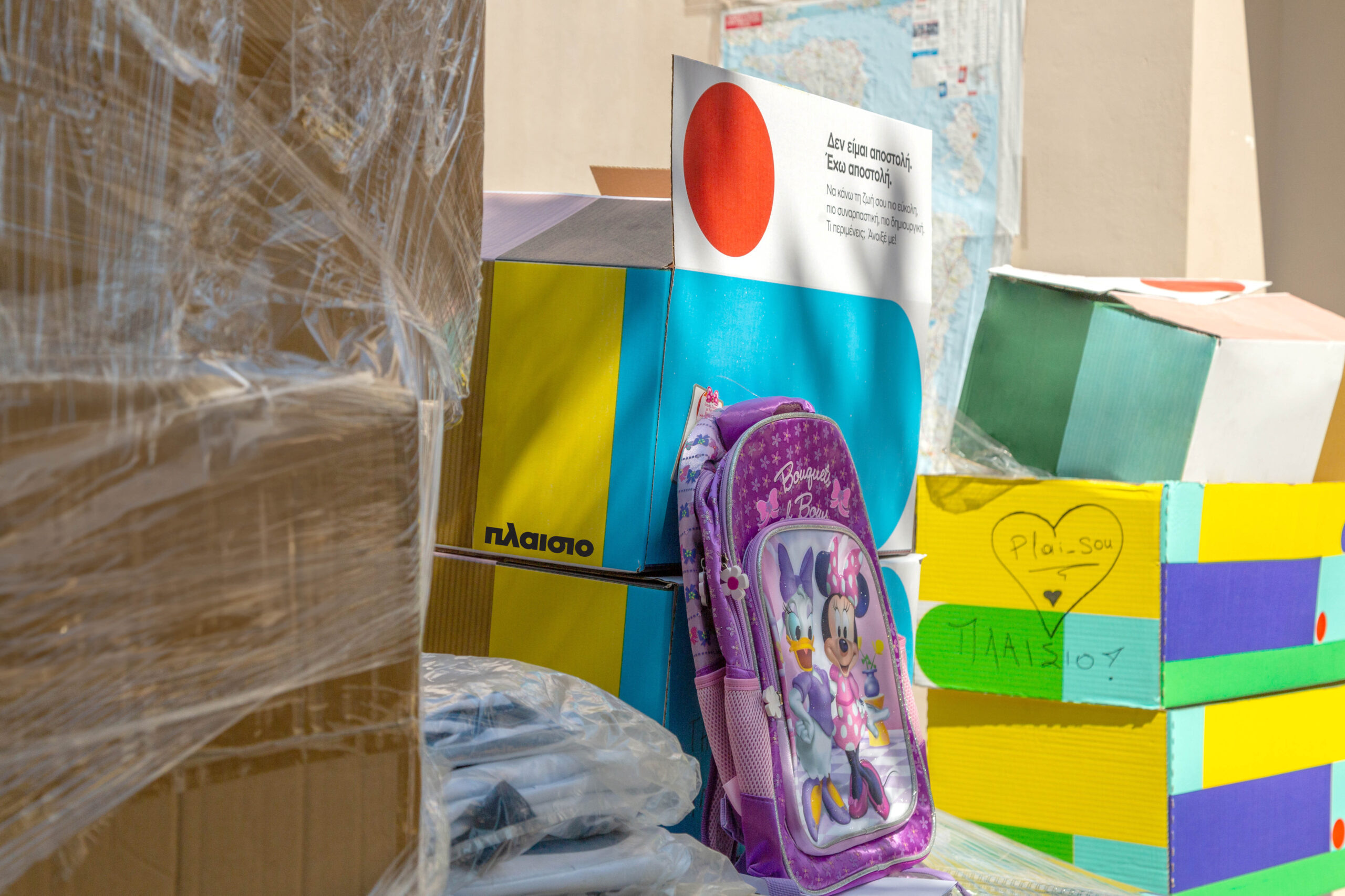 Πλαίσιο: Στέκεται δίπλα στους πληγέντες της Θεσσαλίας, αναλαμβάνοντας δράση