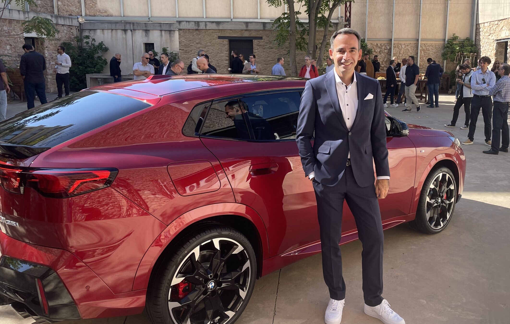 Πως η αγορά επανέρχεται στα πρό της κρίσης επίπεδα. Οι τεχνολογικές καινοτομίες, της BMW iX2 και X2