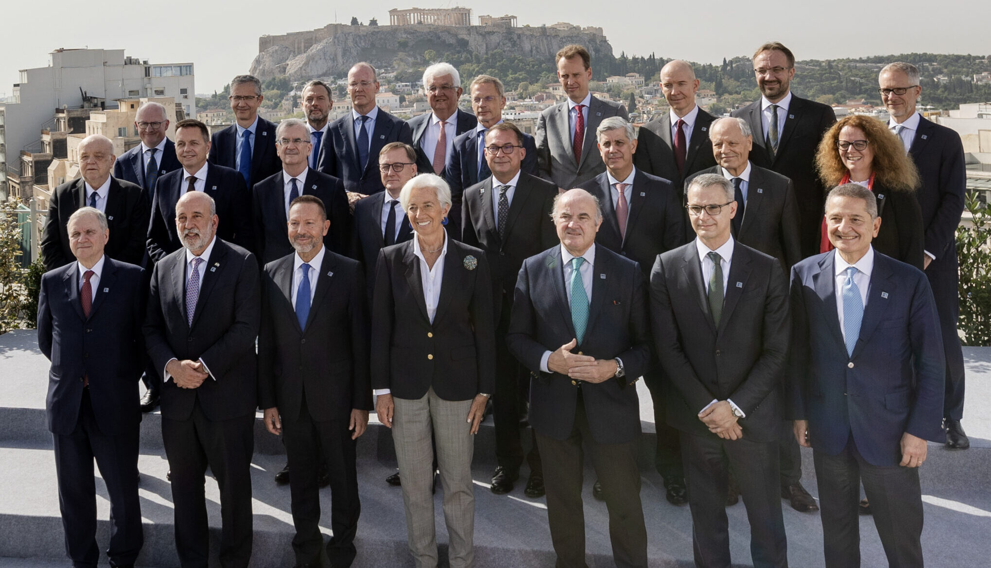 Απόφαση για τερματισμό της ανόδου των επιτοκίων, έλαβαν τα μέλη του διοικητικού συμβουλίου της ΕΚΤ