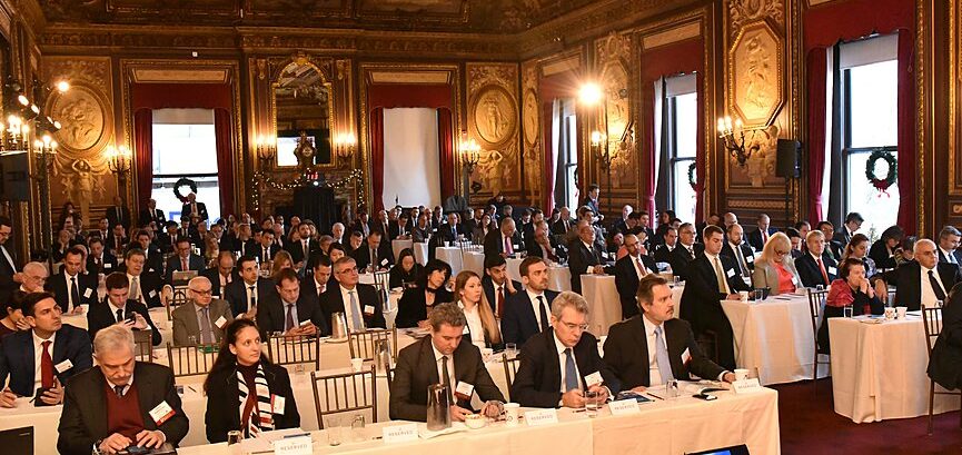 Η Ελλάδα εξελίσσεται σε έναν νέο ευρωπαϊκό οικονομικό ηγέτη, είπε ο John Paulson, στο συνέδριο της Capital