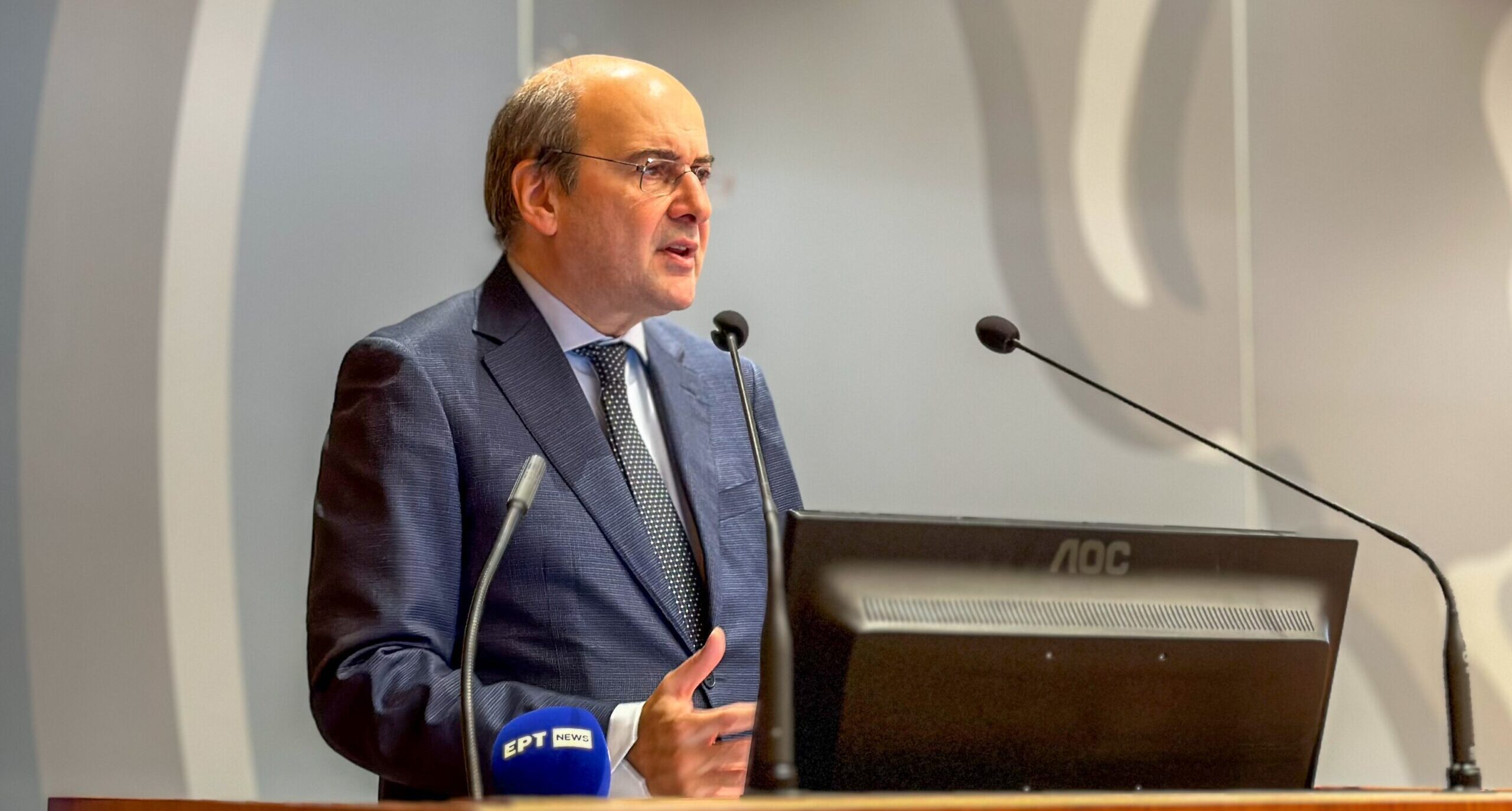 Κωστής Χατζηδάκης: Η οικονομική εξοικείωση αφορά τους πάντες