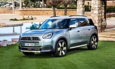 MINI Countryman: Νέο, μεγαλύτερο, με ήπια υβριδική τεχνολογία