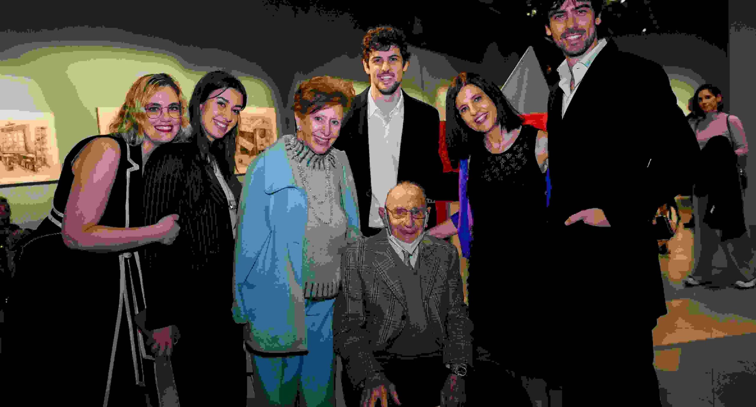 denny theocharakis: Μια δυνατή έκθεση, με πυρήνα το εργοστάσιο συναρμολόγησης της ΤΕΟΚΑΡ ΑΒΕΕ