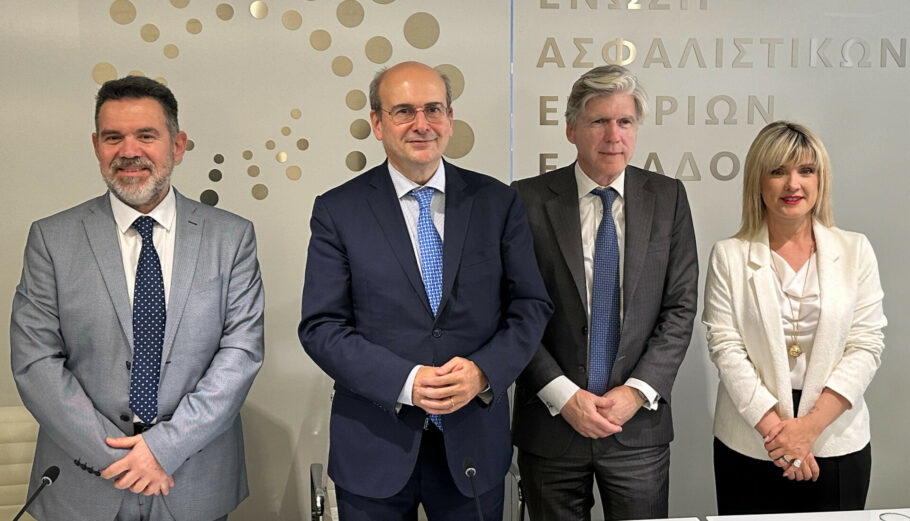 Πώς μια κίνηση ανθρωπιάς για τους επιζώντες από καρκίνο, αφορά στα δικαιώματα 400.000 συνανθρώπων