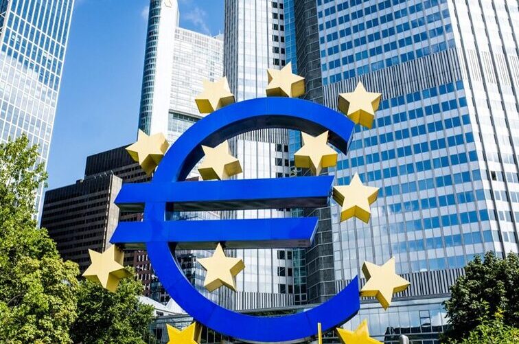 Θα πρέπει η ΕΚΤ να ασχοληθεί τώρα και με την ανάπτυξη, μετά την πτώση του ευρωπληθωρισμού