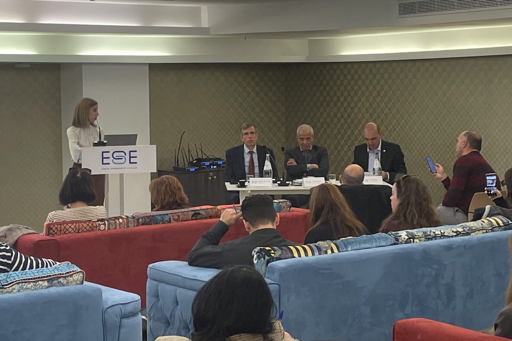 Γιατί είναι αναγκαία η μείωση του ΦΠΑ και τι προτείνει η Ένωση Σούπερ Μάρκετ Ελλάδας