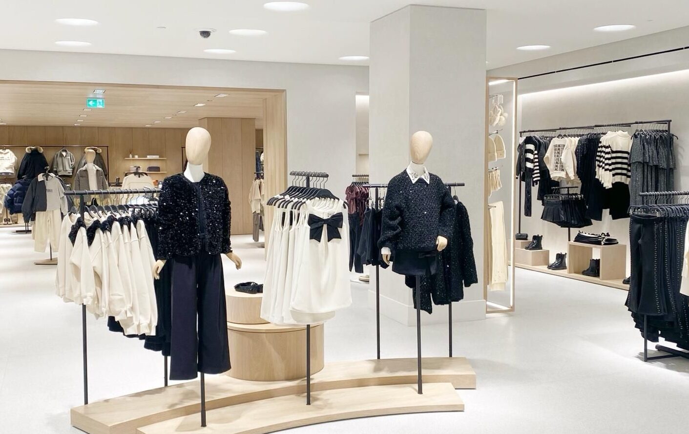 Zara: Υποδέχεται τους επισκέπτες, στο ολοκαίνουργιο κατάστημα στον αριθμό 45 της οδού Τσιμισκή