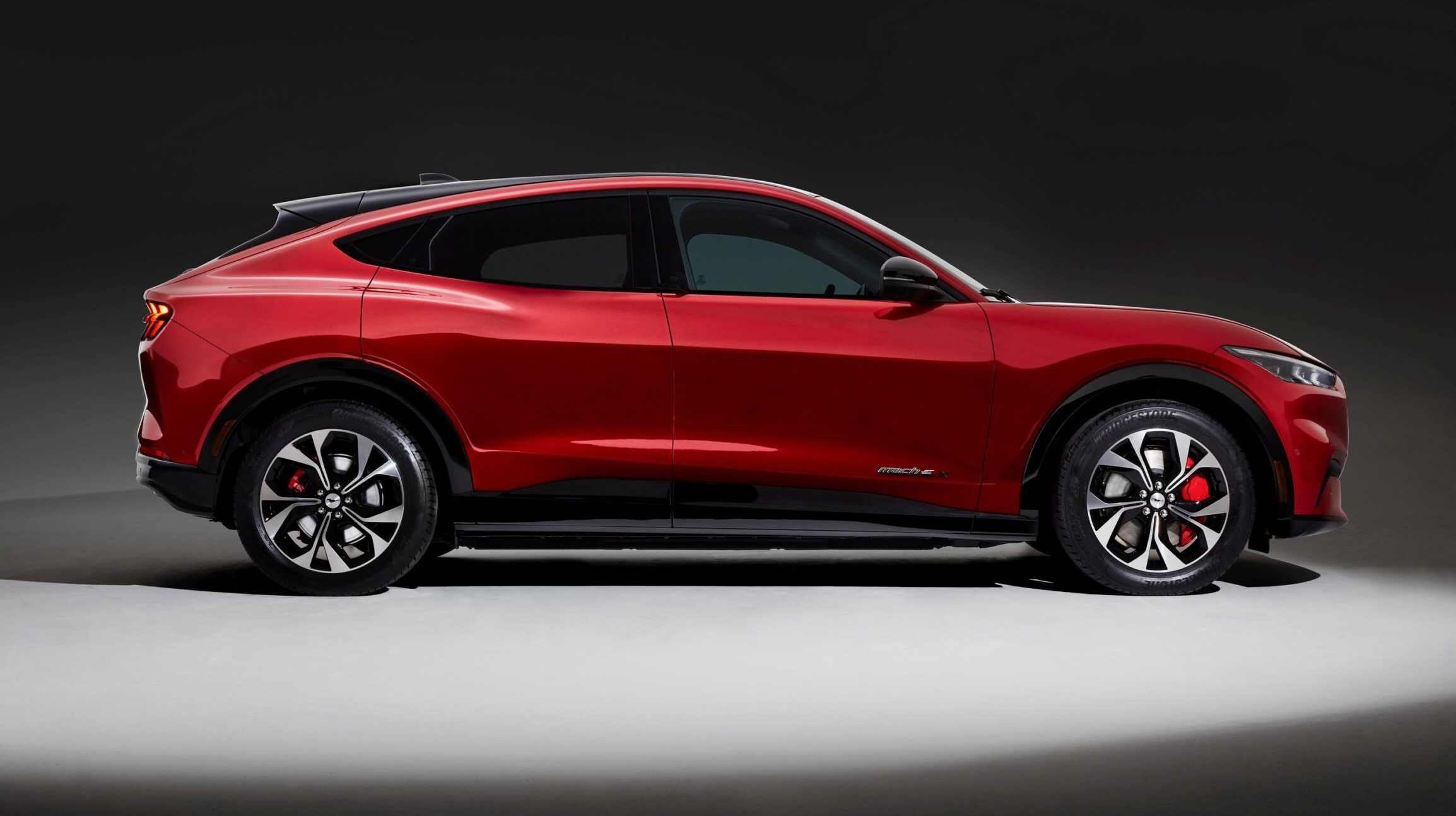 Ford Mustang Mach-E: Ανατρέπει τα δεδομένα, κορυφαίες τεχνολογίες