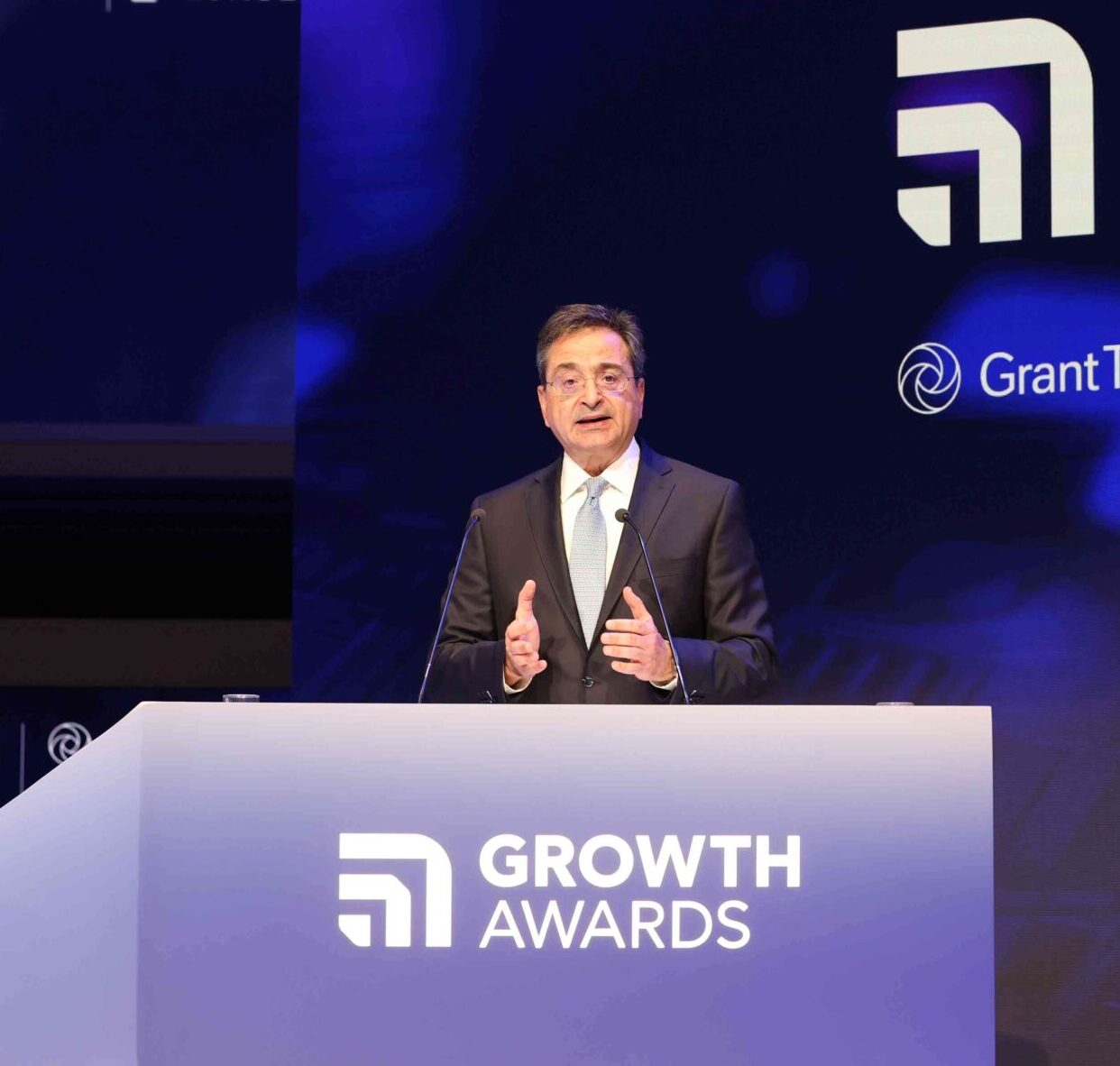 Για συνολική στροφή της οικονομίας στις επενδύσεις, μίλησε ο Φωκίων Καραβίας στα Growth Awards