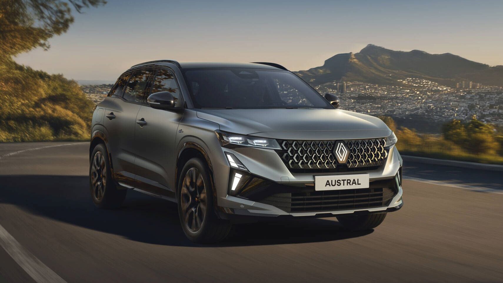 Renault Austral: Νέο επιβλητικό άνετο, με φωτιστική υπογραφή