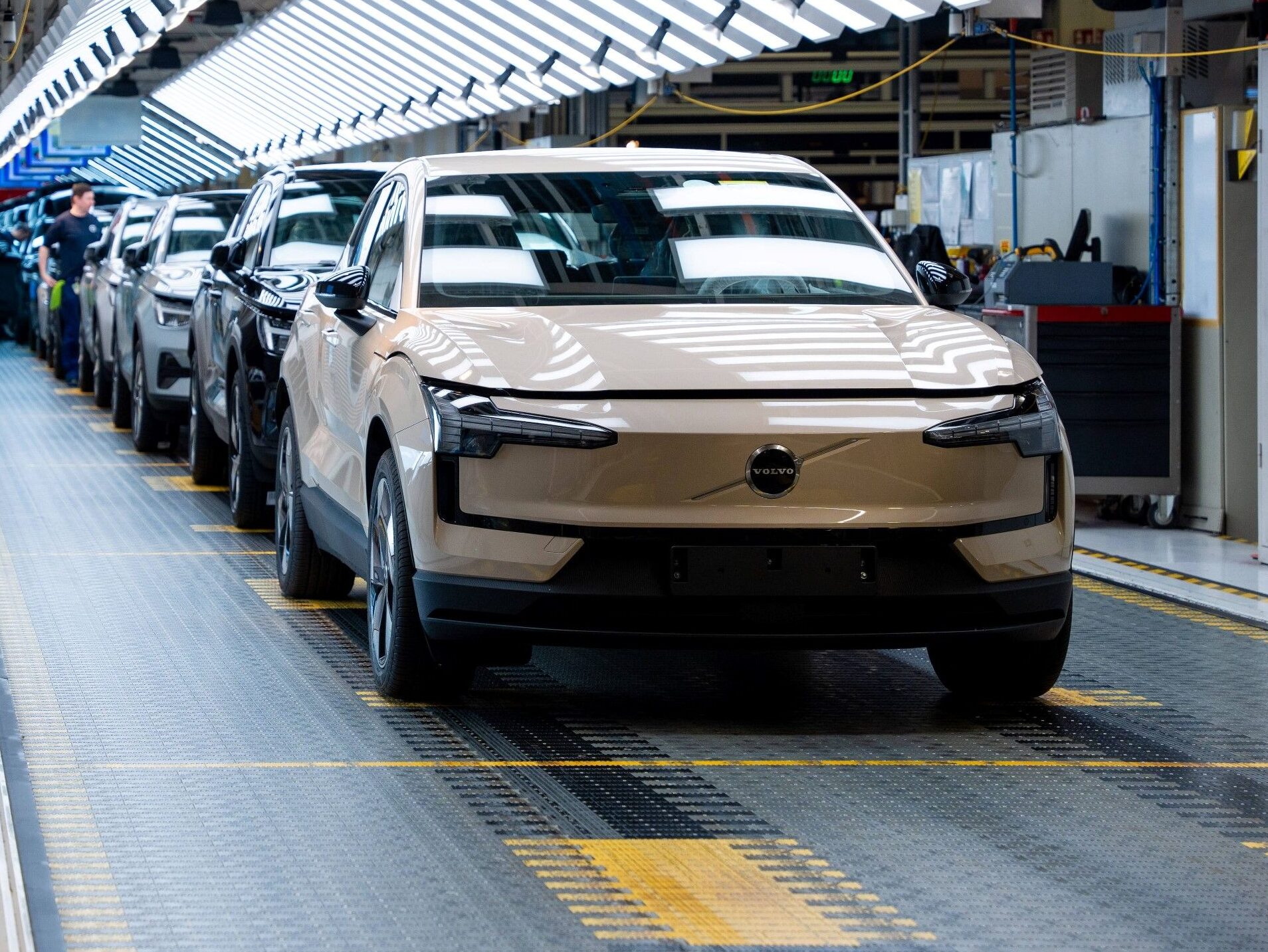 Volvo Cars: Ξεκίνησε την παραγωγή, σε Ευρώπη το best-seller SUV EX30