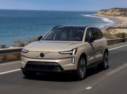 Volvo_EX90_Sand_Dune_Exterior 04 05 25