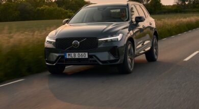 Volvo XC60_overtakes_the_240 20 07 25