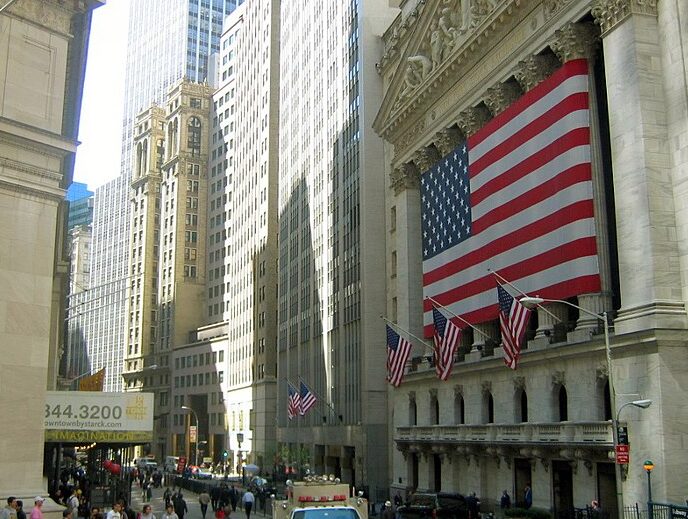 Σε ανοδικό έδαφος η Wall Street, με τον τεχνολογικό Nasdaq και τον S&P 500, σε νέα ιστορικά υψηλά