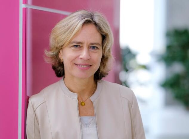 COSMOTE TELEKOM: Για πρώτη φορά στην Ελλάδα, φέρνει την ΑΙ εμπειρία, με συσκευές T Phone 3 και Τ Tablet 2