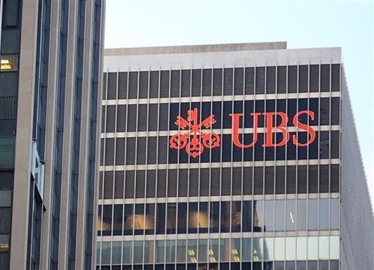 Νέες εκτιμήσεις για την ελληνική οικονομία, με τις τράπεζες στο επίκεντρο, σύμφωνα με την UBS