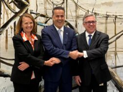 CHEVRON 4 Schwarze Papastaurou Neff 11 05 25