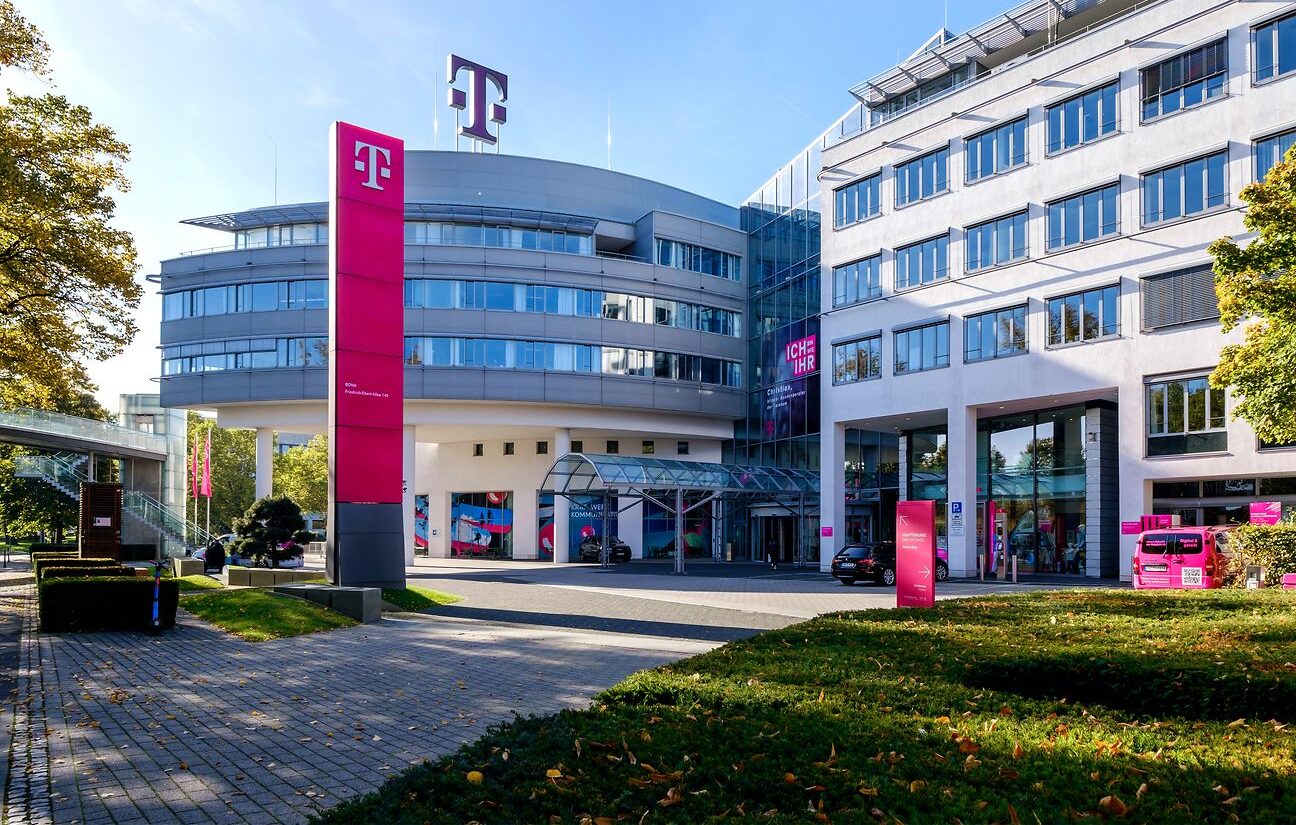 Με κέρδη και τζίρο η θυγατρική της Deutsche Telekom για τις υπηρεσίες cloud IT hub