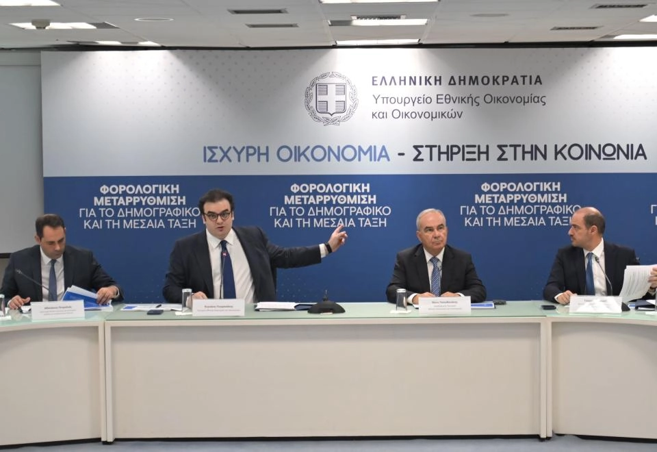 Στήριξη στους νέους και τις οικογένειες, «ανάσα» στη μεσαία τάξη, σύμφωνα με τον Κ. Πιερρακάκη
