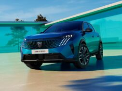 Peugeot 3008 HYBRID (2) 26 10 25