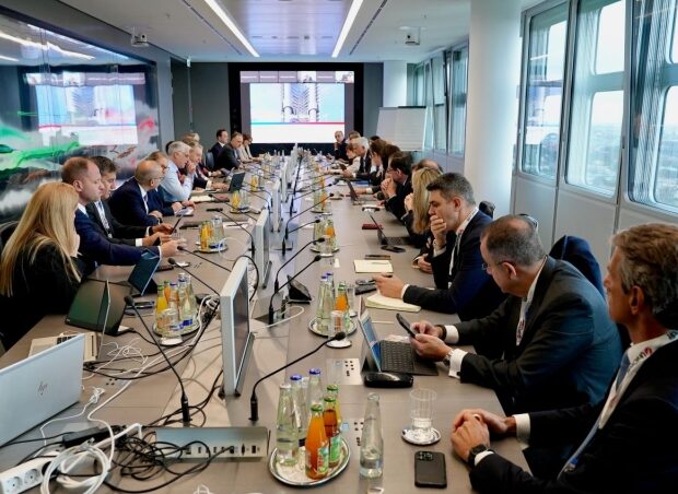 Προωθούν την στρατηγική τους συνεργασία, ενισχύοντας τη συμμαχία Alpha Bank και UniCredit