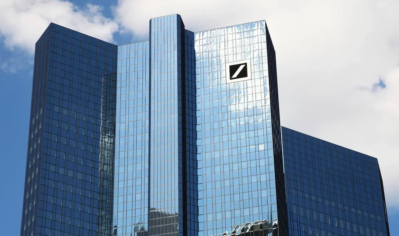 Οι λόγοι πίσω από το μαζικό sell-off στις αγορές και πόσο θα κρατήσει, σύμφωνα με την Deutsche Bank