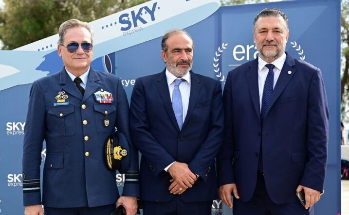 SKY express: Τίμησε την Πολεμική Αεροπορία, σε ένα μοναδικό θέαμα