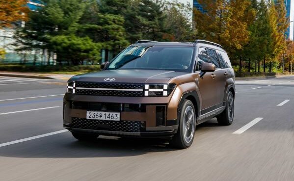 Hyundai SANTA FE: Αναδείχθηκε το Best Hybrid 7-seat What Car