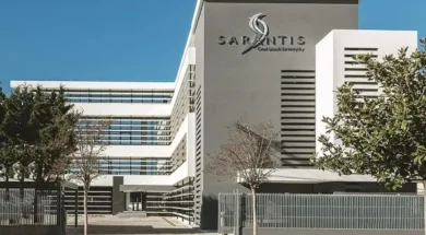 Sarantis-ezgif.com-resize (1)