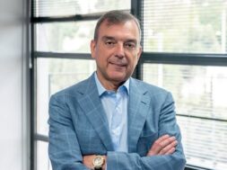 Ideal Papakonstantinou 08 08 24