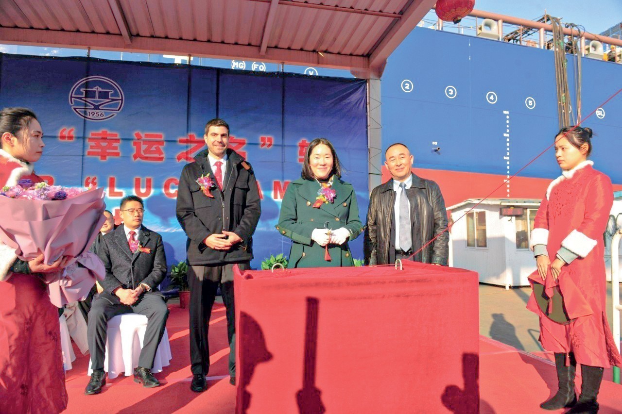 Alimia Group: Παραλαβή του πρώτου δεξ/πλοιου LR2 Luckman, Σανγκάη