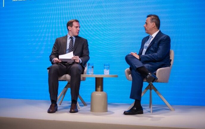 Σταύρος Παπασταύρου: Μοναδικής σημασίας, ο Κάθετος Διάδρομος