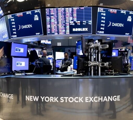 Ξεκίνησαν θετικά τις συναλλαγές το 2026, βρίσκοντας στήριξη στις εταιρείες ημιαγωγών, Dow & S&P 500