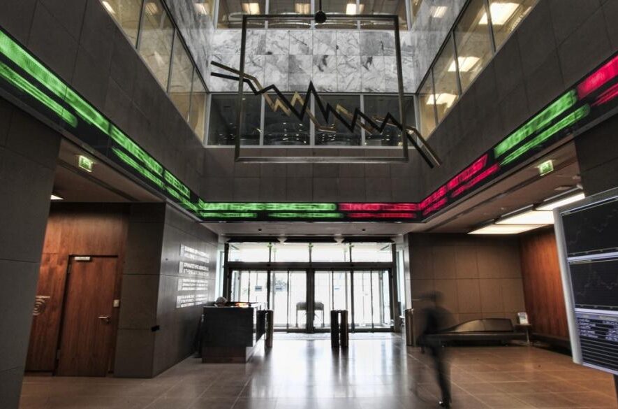 Στις αποδόσεις των εταιρειών διπλής διαπραγμάτευσης, πρωτοστατεί το Χρηματιστήριο Αθηνών