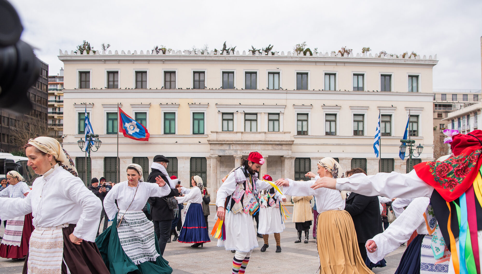 Δήμος Αθηναίων: Εθιμική διαδρομή στο κέντρο της πόλης, δωρεάν παραδοσιακό τσίκνισμα