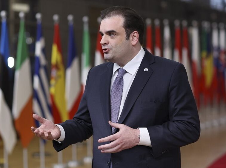 Στήριξη νοικοκυριών-επιχειρήσεων, με 2 δισ. ευρώ από την κυβέρνηση, σύμφωνα με Κυριάκο Πιερρακάκη
