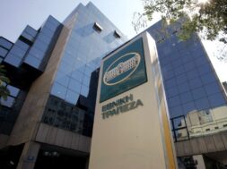 ÅÈÍÉÊÇ ÔÑÁÐÅÆÁ