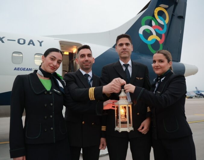 AEGEAN και Olympic Air: Μετέφεραν το Άγιο Φως, με ειδικές πτήσεις