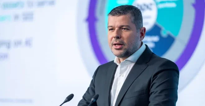 Με επενδύσεις €24 δισ. και στόχο EBITDA €4,6 δισ. με την Αύξηση Μετοχικού Κεφαλαίου 4 δισ. ευρώ η ΔΕΗ