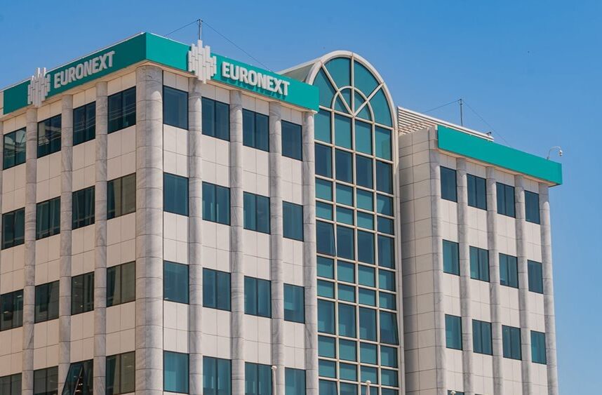 Μετά τις κινήσεις ειρήνευσης, άλμα 3,17%, εκτίναξη στις 2.300 μον., θεαματικό τζίρο €440 εκατ., η Euronext Athens