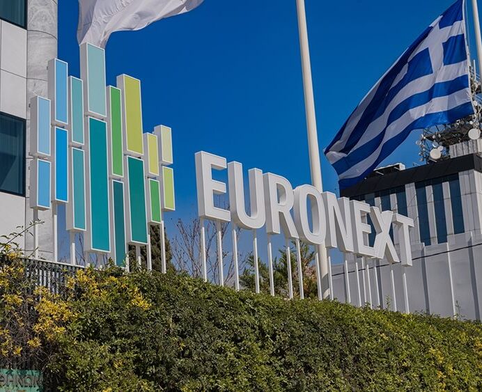 Με άνοδο 3,15% Eurobank, κέρδη 1,06%, στις 2.421 μον. εβδ. αν. 2,8%, τζίρος 313 εκ.