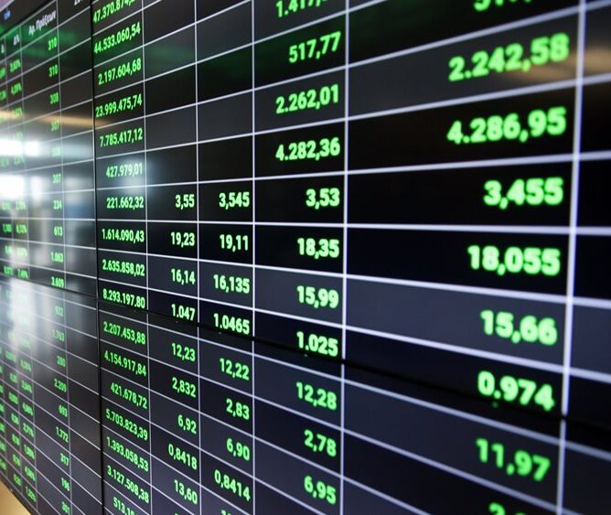 Με ΔΕΗ, ΕΤΕ & Πειραιώς, άνοδο μόλις 0,08% στις 2.374 μον. τζίρος 326 εκ.