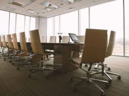 board_meeting_unsplash_Benjamin_Child-768×480