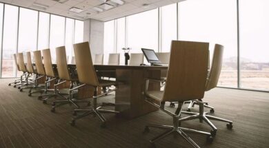 board_meeting_unsplash_Benjamin_Child-768×480